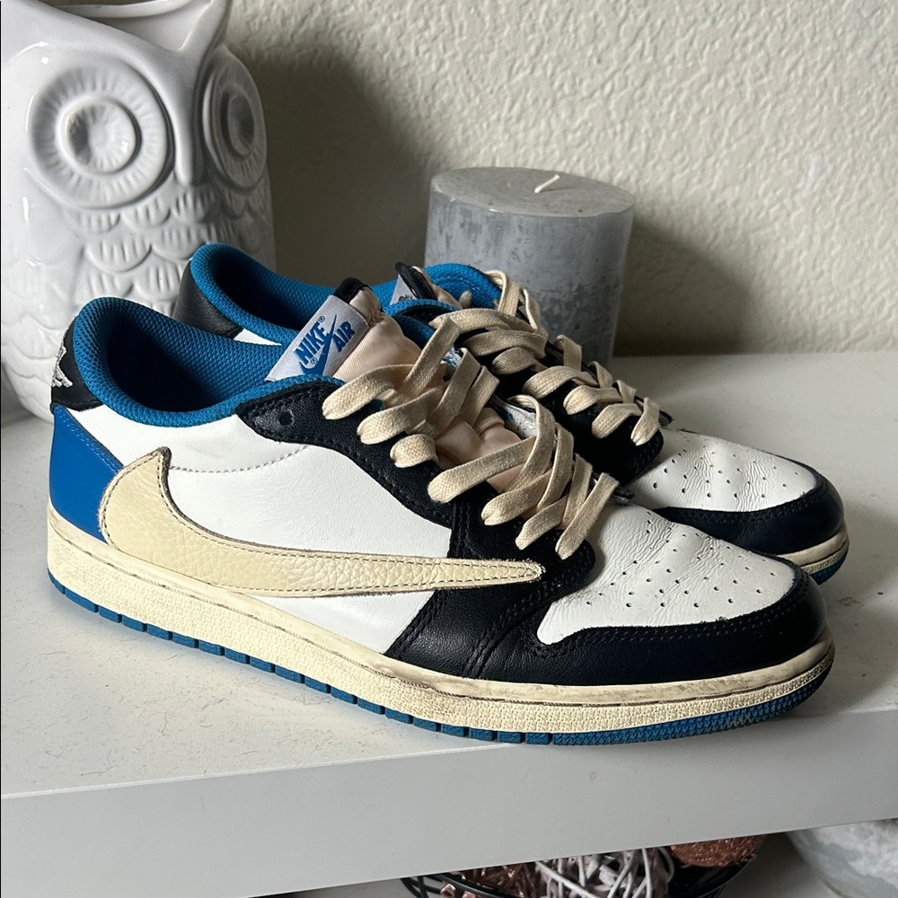 Nike Men's White, Black, and Blue Sneakers